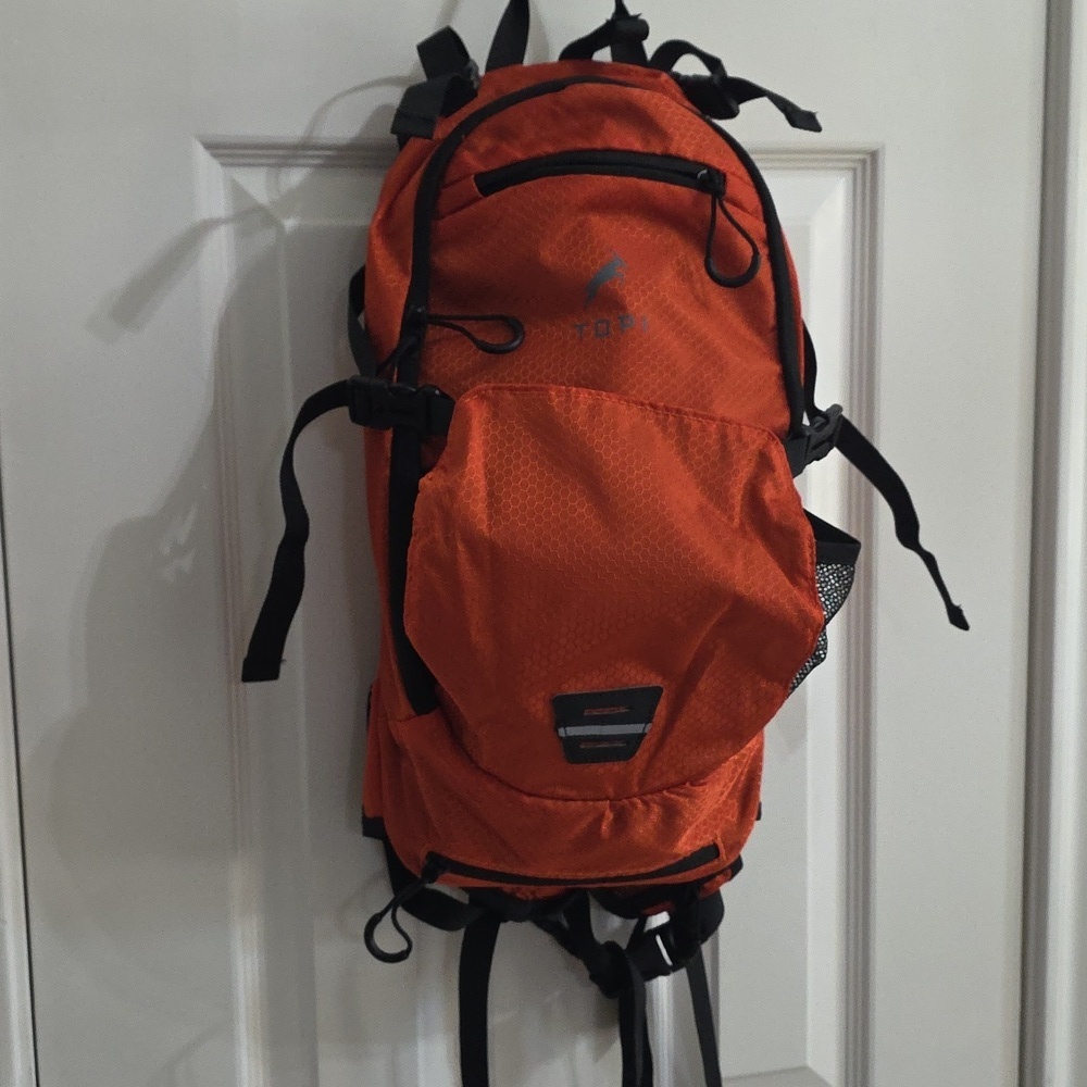 NWOT TOPI Orange Black Hydration Backpack Cooler Hiking Outdoor Travel​​